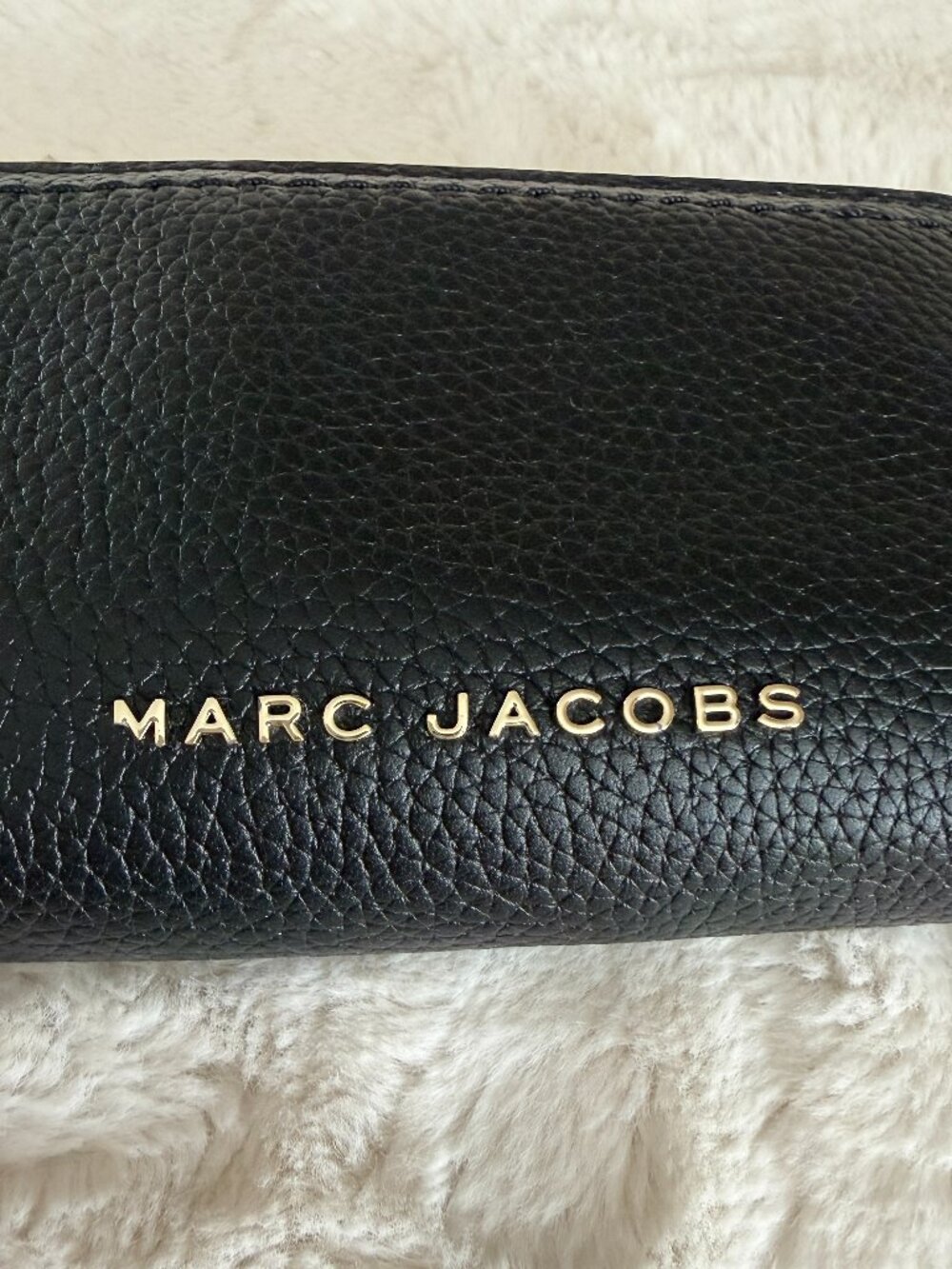 Marc Jacobs Groove Medium Bifold Black Leather With Gold Hardware Wallet - Picture 2 of 13